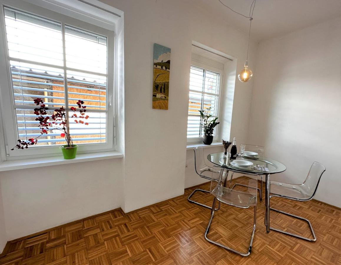 Charming Starry Night Apartment ลูบลิยานา ภายนอก รูปภาพ