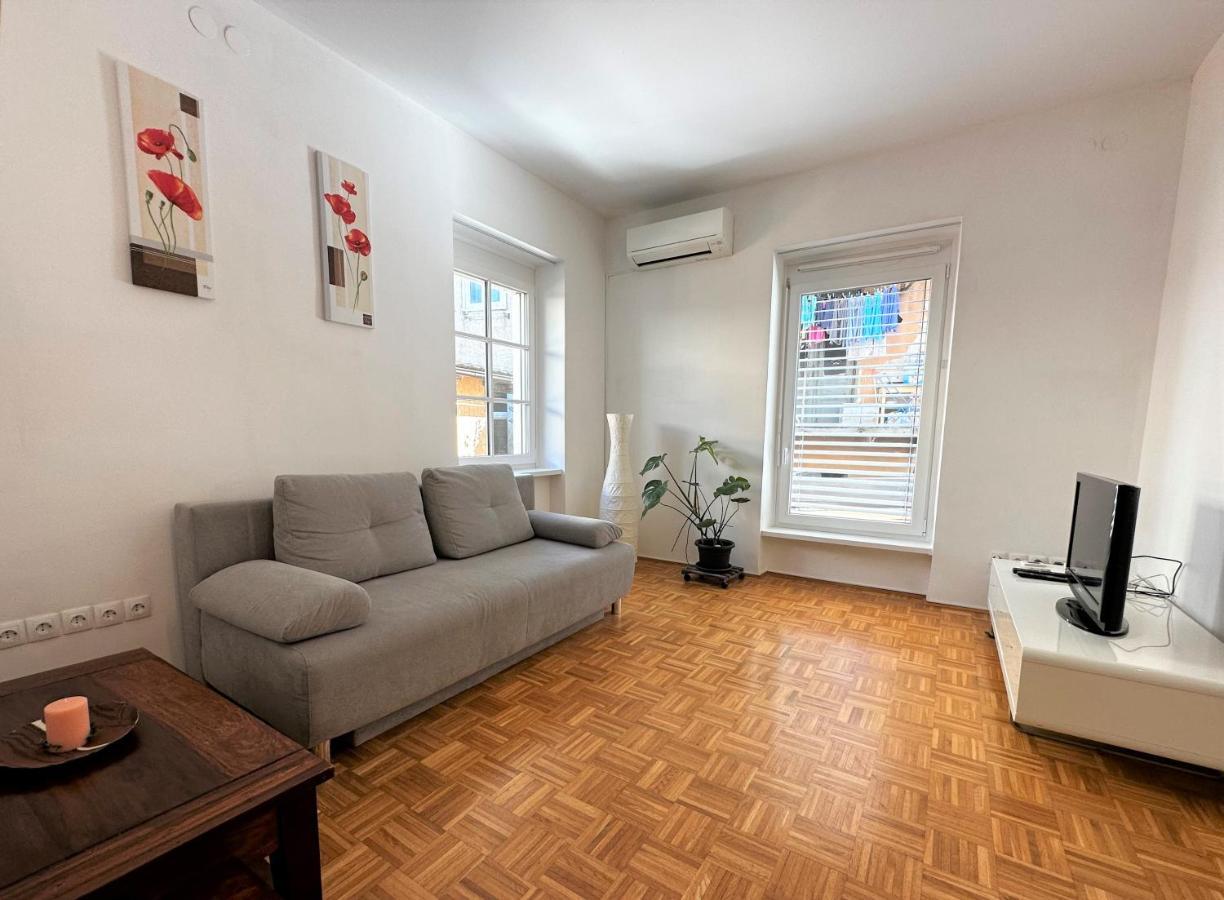 Charming Starry Night Apartment ลูบลิยานา ภายนอก รูปภาพ